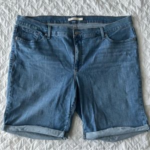 Levi’s Classic Women’s Plus Size Bermuda Shorts 24W